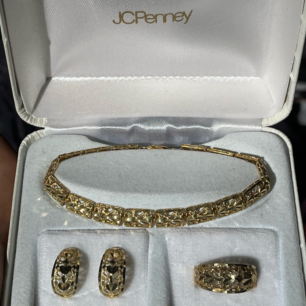 10 karat gold bracelet, earrings, and ring set